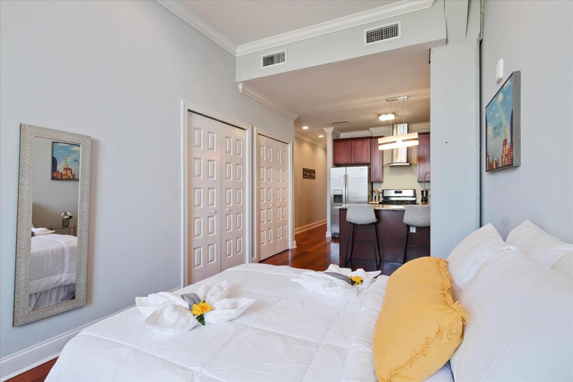 Modern W Rooftop Pool * Philadelphia