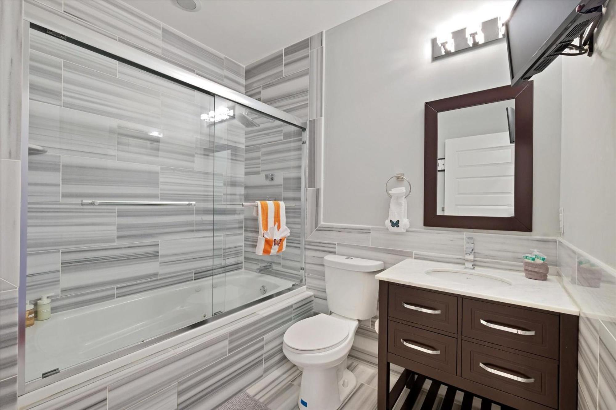 Modern W Rooftop Pool Apartment Philadelphia