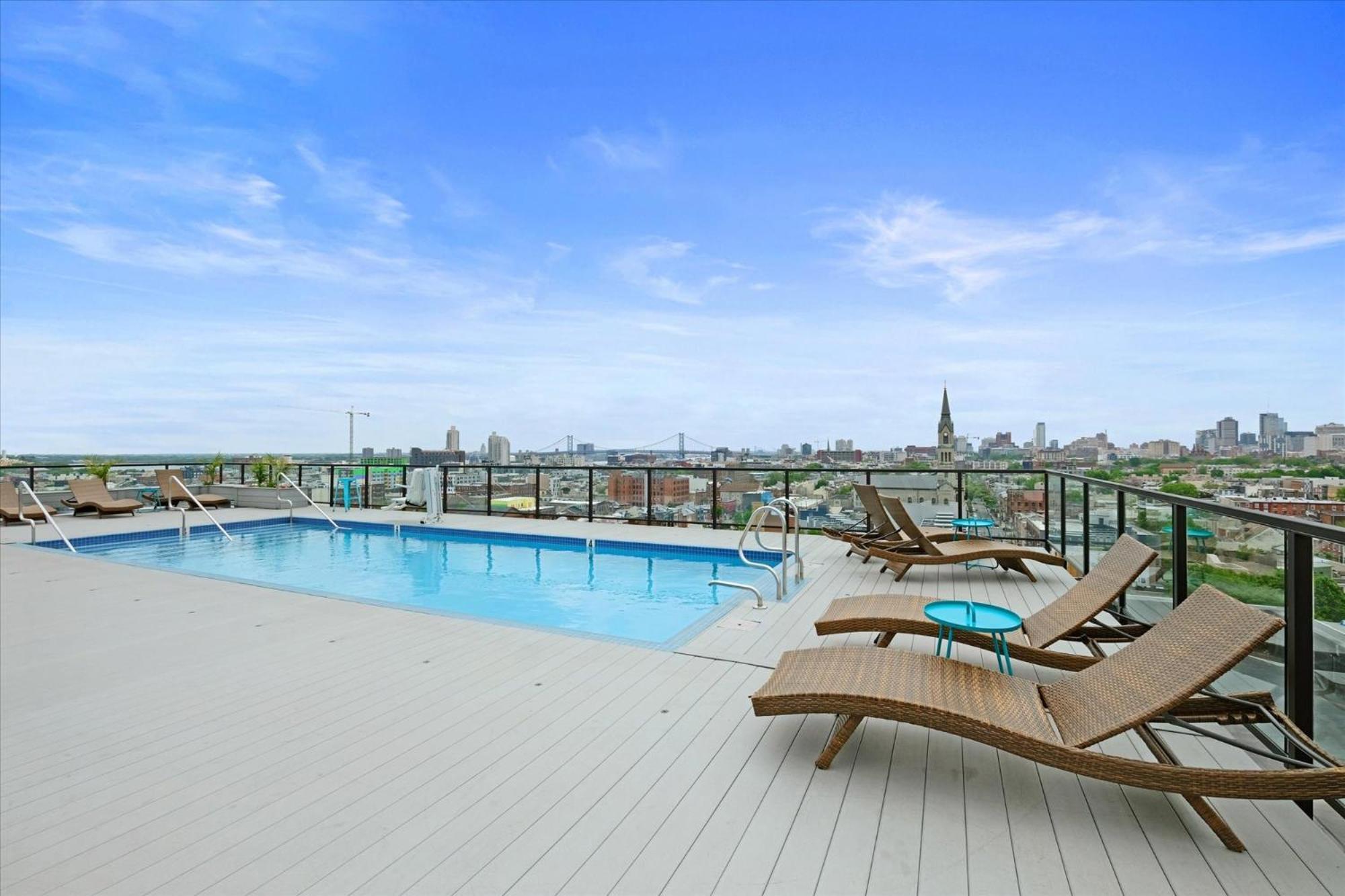 Apartment Modern W Rooftop Pool *