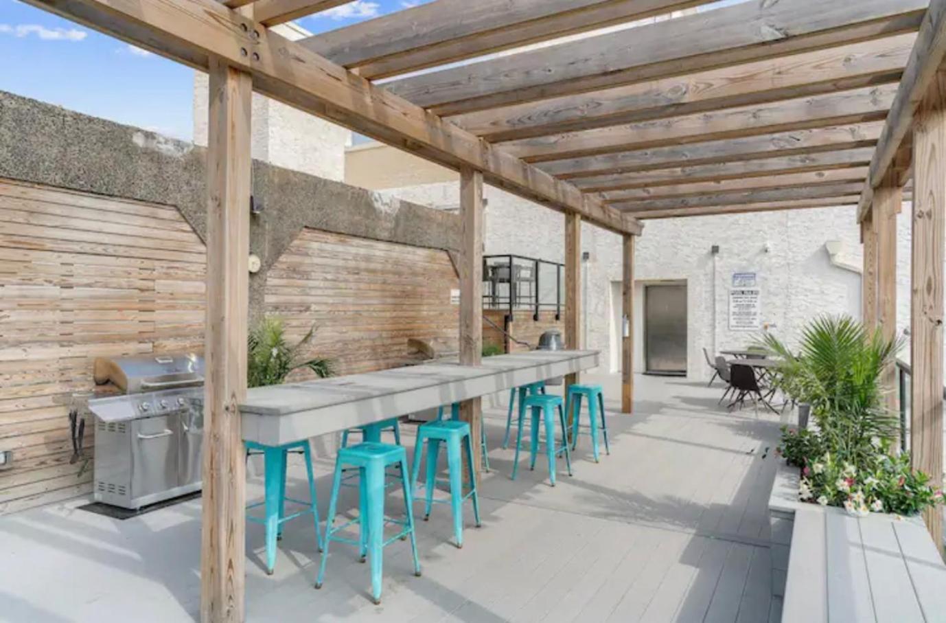 Apartment Modern W Rooftop Pool