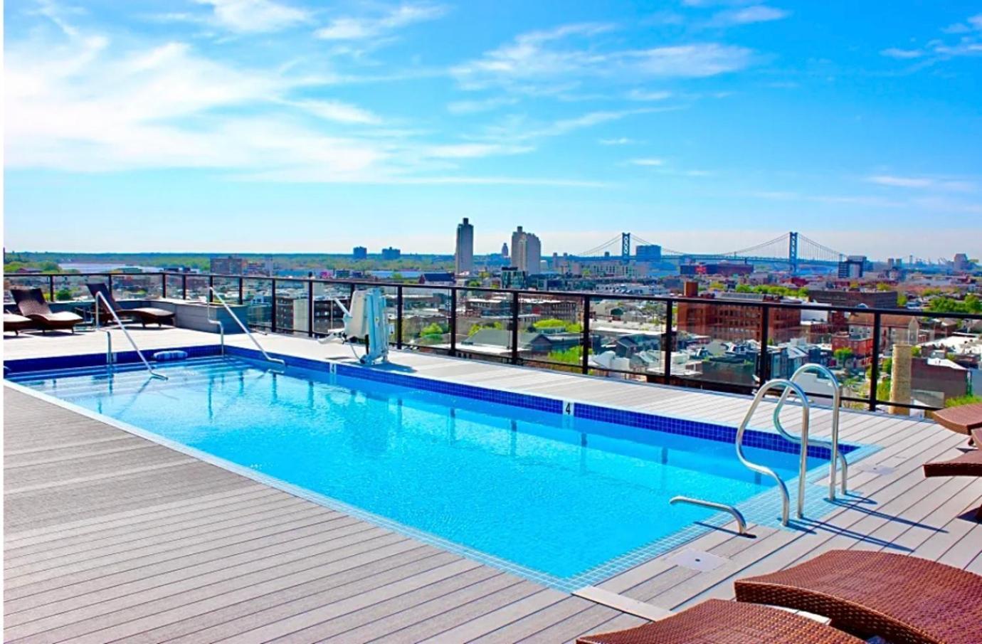 Modern W Rooftop Pool Apartment *